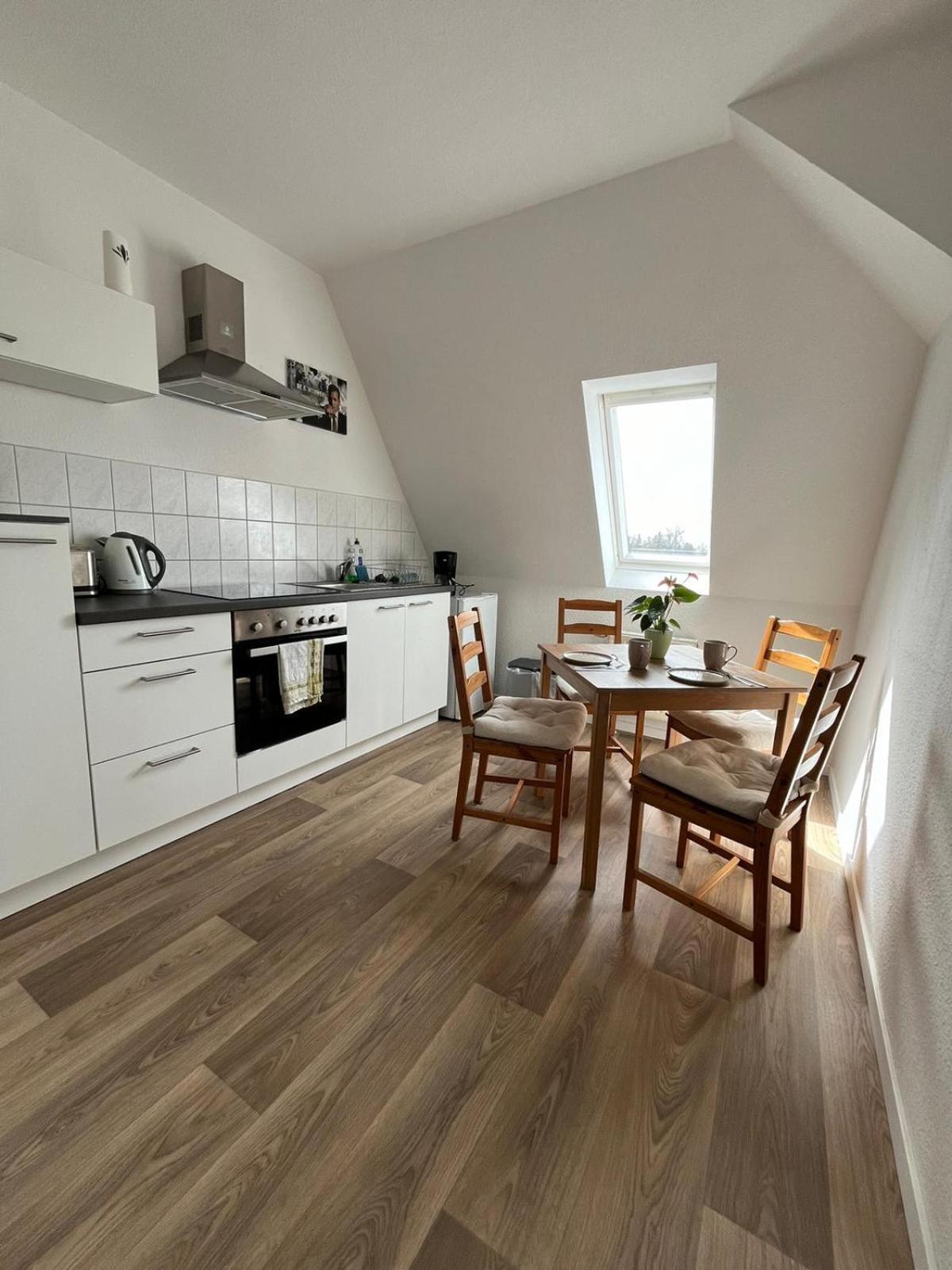 1 Raum Dachgeschosswohnung In Ruhiger Lage Limbach-Oberfrohna Ngoại thất bức ảnh